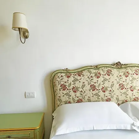 Isola - Smart Bed & Breakfast 3*