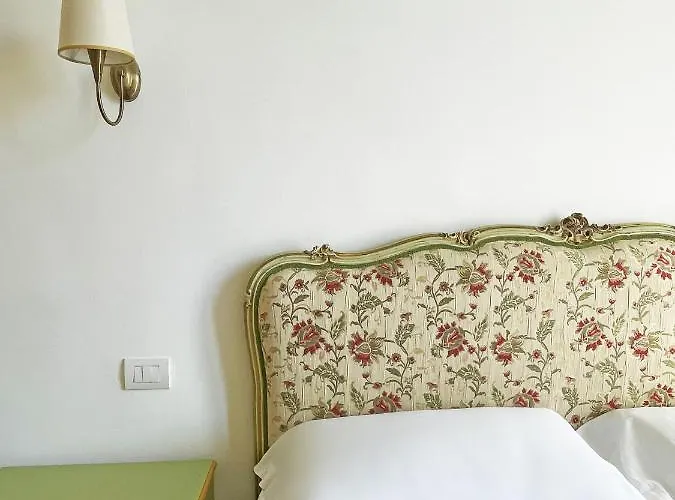 Isola - Smart Nocleg ze śniadaniem 4*